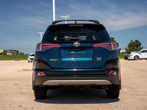 Used 2018 Toyota RAV4 XLE w/ Plus Extra Value Package AWD/4WD image 6