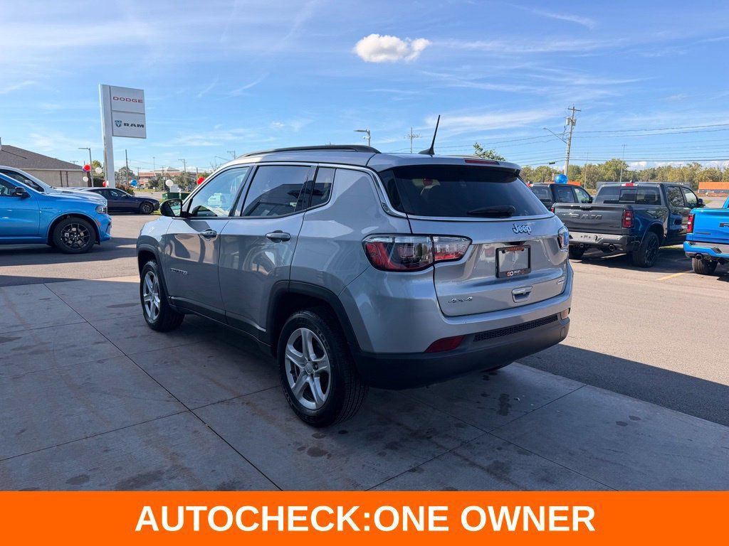 Used 2023 Jeep Compass Latitude w/ Convenience Group AWD/4WD image 4