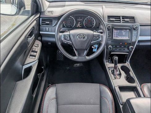 Used 2017 Toyota Camry SE FWD image 11