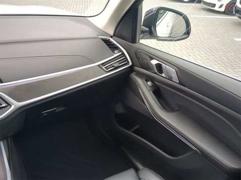 Certified 2022 BMW X7 xDrive40i w/ Premium Package image 18