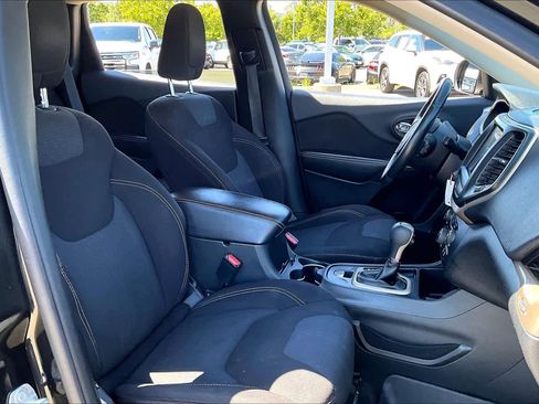 Used 2016 Jeep Cherokee Latitude FWD image 8