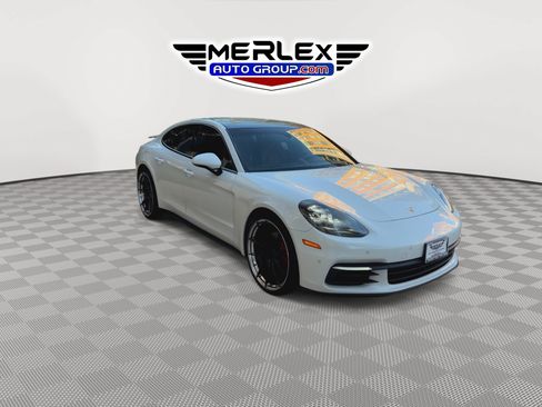 Used 2018 Porsche Panamera RWD image 2