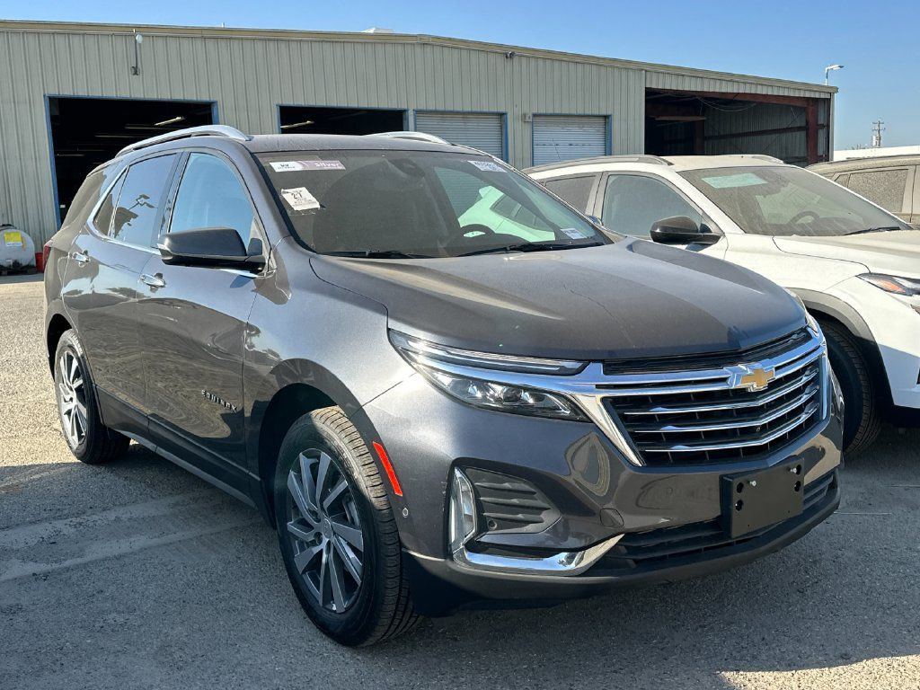Used 2022 Chevrolet Equinox Premier AWD/4WD image 2