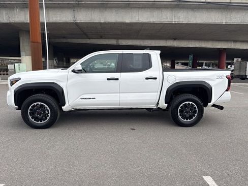 Certified 2025 Toyota Tacoma TRD Off-Road image 8