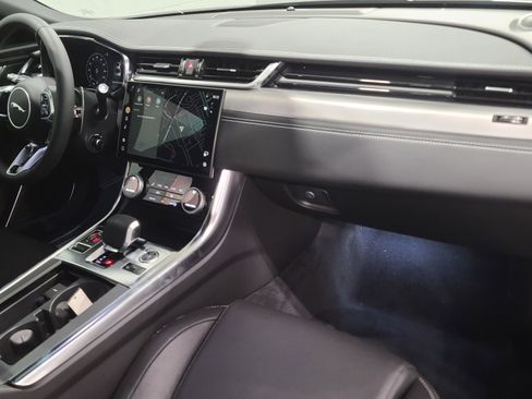 New 2024 Jaguar XF R-Dynamic SE image 4