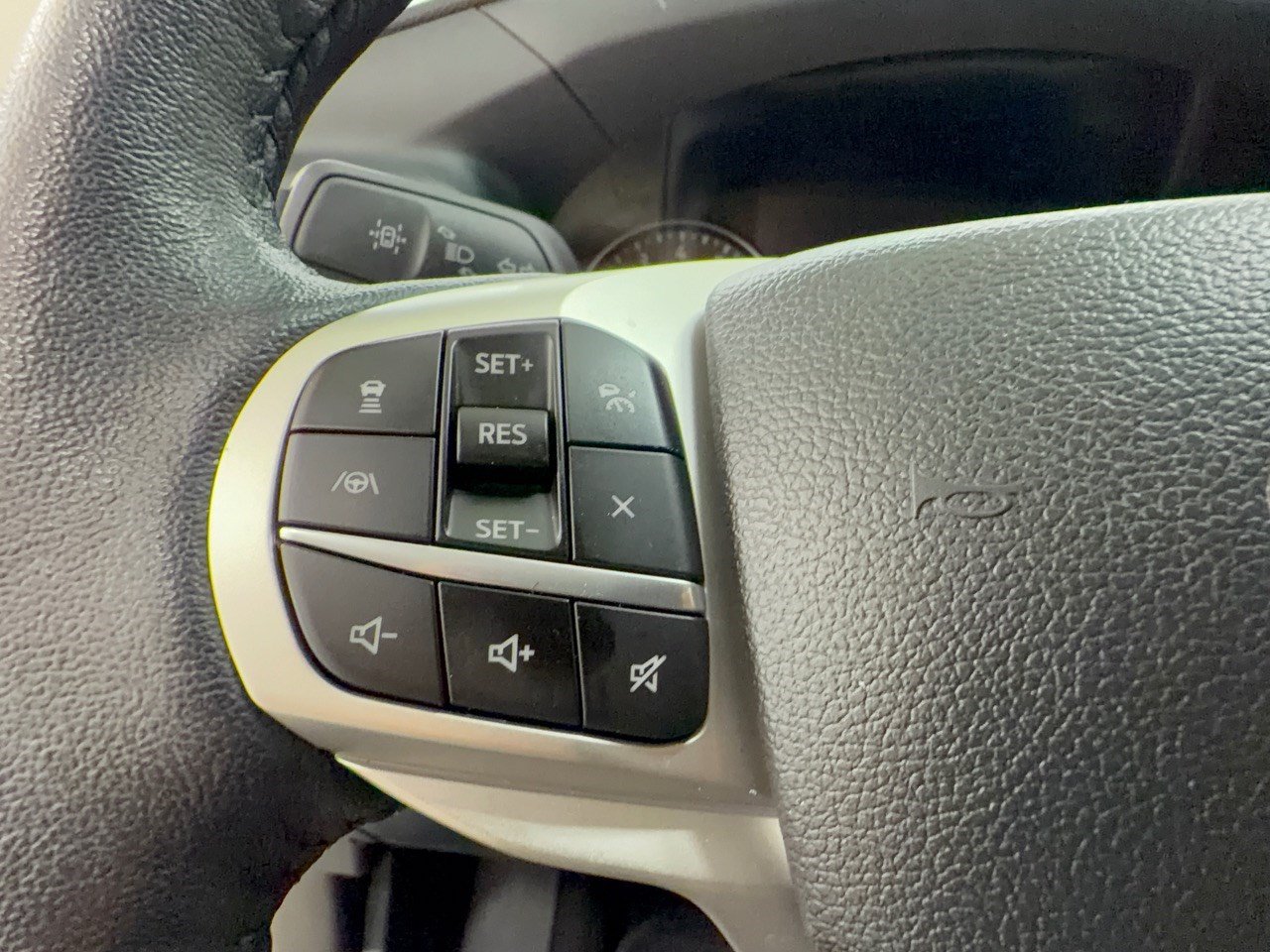 Certified 2023 Ford Explorer Limited w/ Limited Technology Package RWD image 18