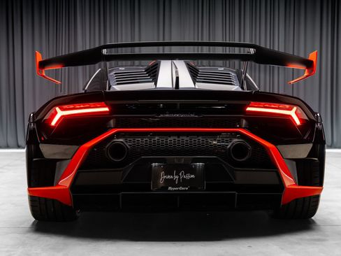 Used 2021 Lamborghini Huracan STO RWD image 10