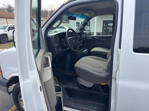 Used 2016 Chevrolet Express 3500 LT w/ LT Preferred Equipment Group image 9