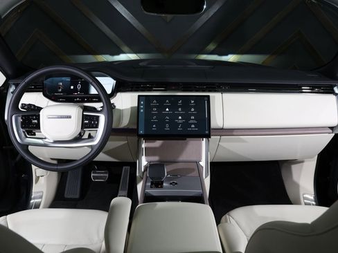Used 2025 Land Rover Range Rover SE AWD/4WD image 5