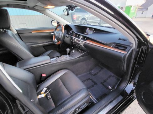 Used 2014 Lexus ES 300h w/ Luxury Package w/Bamboo Trim FWD image 22