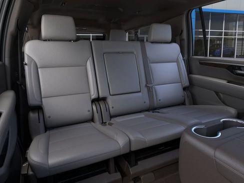 New 2026 Chevrolet Suburban Z71 AWD/4WD image 17