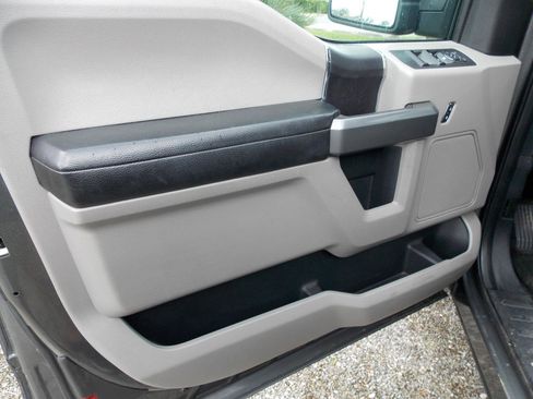 Used 2017 Ford F150 XLT AWD/4WD image 18