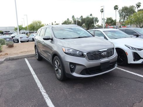 Used 2019 Kia Sorento EX image 3