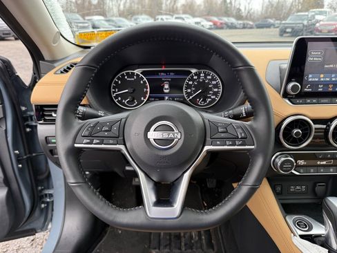 Used 2025 Nissan Sentra SV w/ SV Premium Package image 6