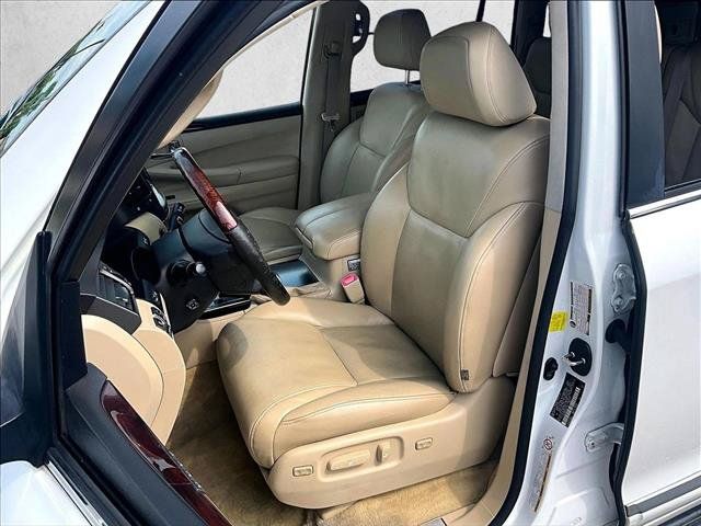 Used 2011 Lexus LX 570 4WD w/ Luxury Pkg w/Pre-crash image 23
