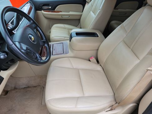 Used 2007 Chevrolet Tahoe LTZ w/ LTZ Preferred Equipment Group RWD image 9