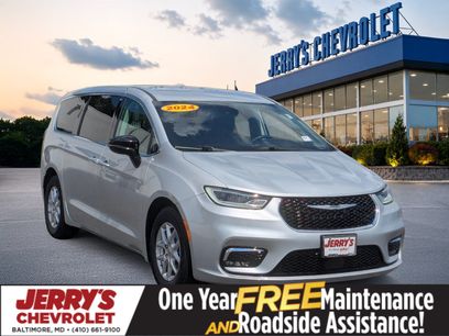Used 2024 Chrysler Pacifica Touring-L