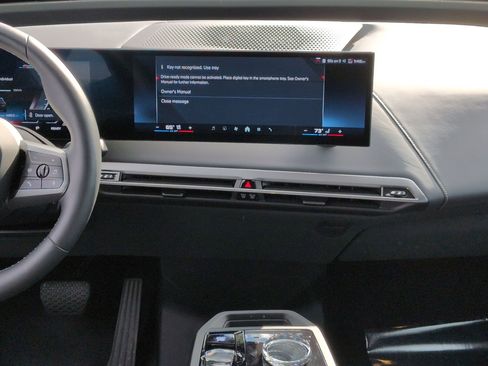 Used 2025 BMW iX M60 image 30