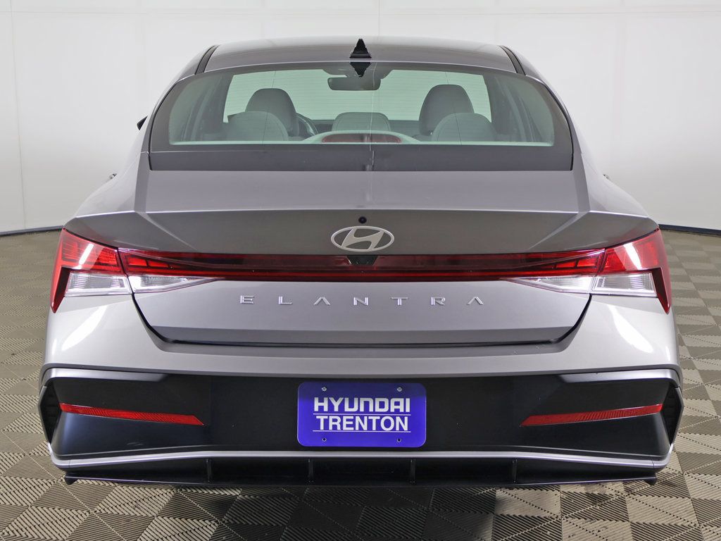 Certified 2024 Hyundai Elantra SEL w/ Convenience Package FWD image 13