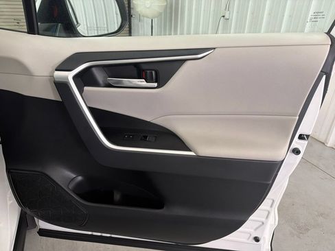 Used 2024 Toyota RAV4 XLE w/ Convenience Package FWD image 21