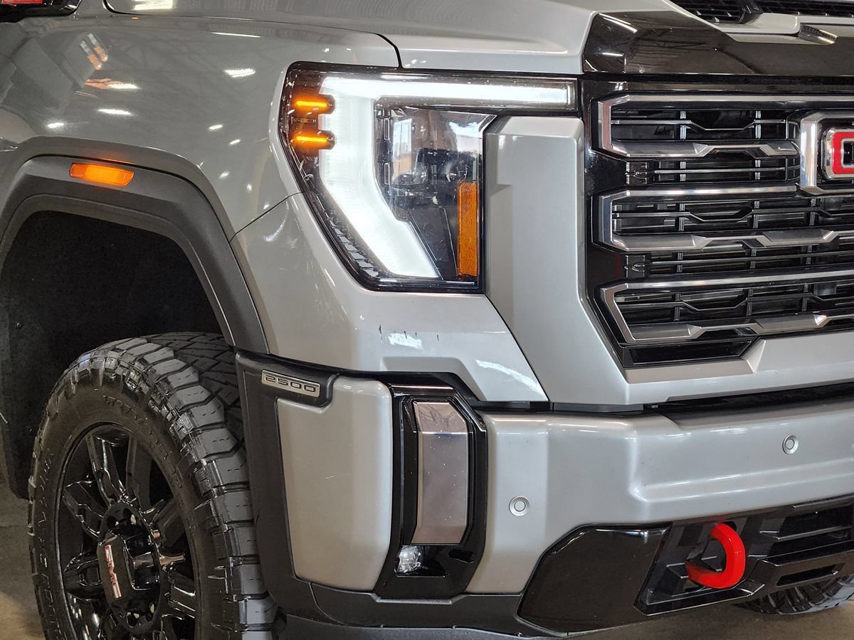 Used 2024 GMC Sierra 2500 AT4 w/ AT4 Premium Plus Package AWD/4WD image 11