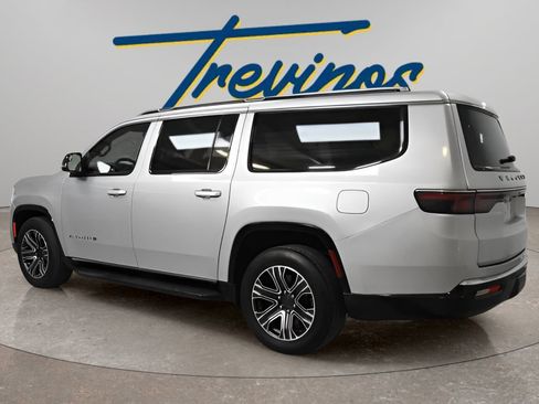 Used 2024 Jeep Wagoneer L Series II RWD image 9