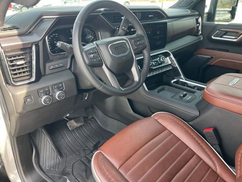 Certified 2025 GMC Sierra 2500 Denali Ultimate w/ Max Trailering Package image 5