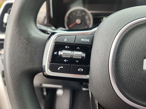 Certified 2022 Kia Sorento LX image 23