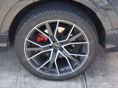 Used 2019 Audi Q8 Prestige image 10