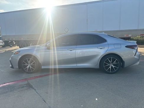 Used 2024 Toyota Camry SE image 8