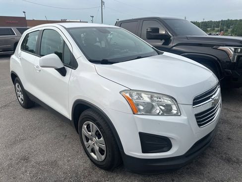Used 2016 Chevrolet Trax LS FWD image 2