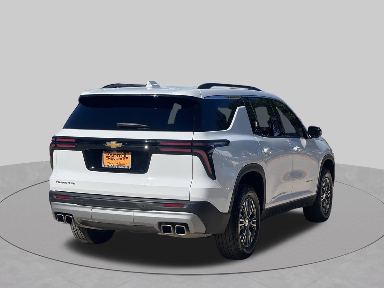 Used 2026 Chevrolet Traverse LT FWD image 5