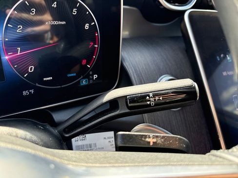 Used 2024 Mercedes-Benz GLC 300 4MATIC image 25