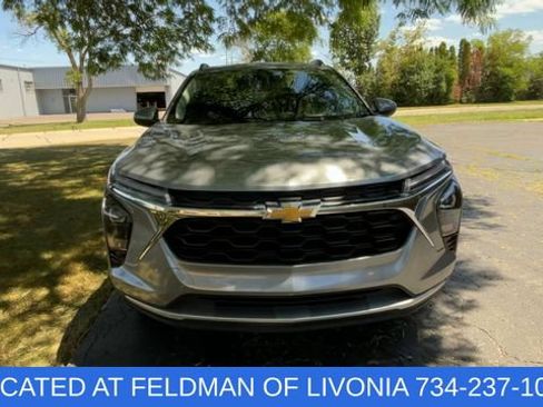 Used 2024 Chevrolet Trax LT w/ Driver Confidence Package FWD image 3