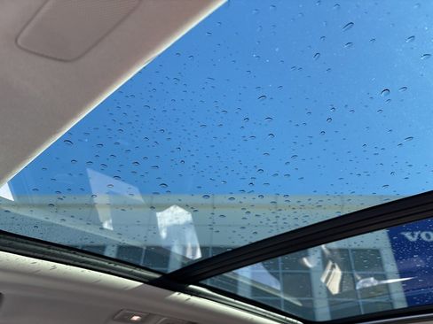 Certified 2024 Volvo XC60 B5 Plus image 25