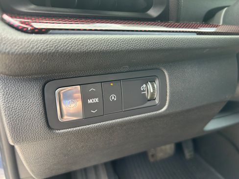 Used 2025 Chevrolet Traverse RS FWD image 23