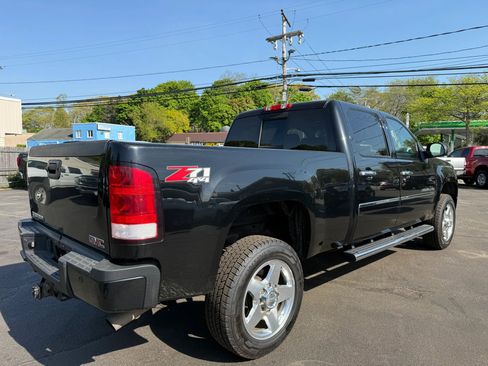 Used 2014 GMC Sierra 2500 Denali w/ Suspension Package, Off-Road AWD/4WD image 4