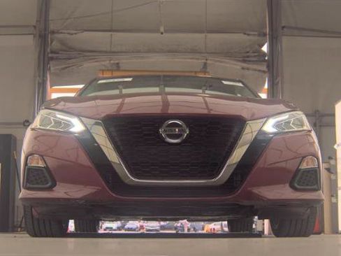 Used 2020 Nissan Altima 2.5 SR FWD image 16