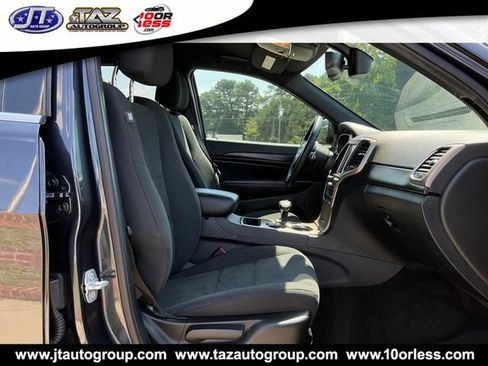 Used 2015 Jeep Grand Cherokee Laredo w/ Quick Order Package 23E RWD image 9