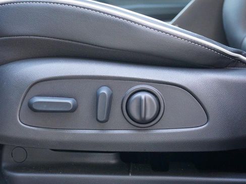 Used 2025 Buick Encore GX Avenir w/ Avenir Technology Package image 23