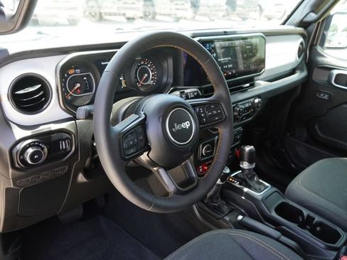 Used 2024 Jeep Wrangler Unlimited Sport AWD/4WD image 17