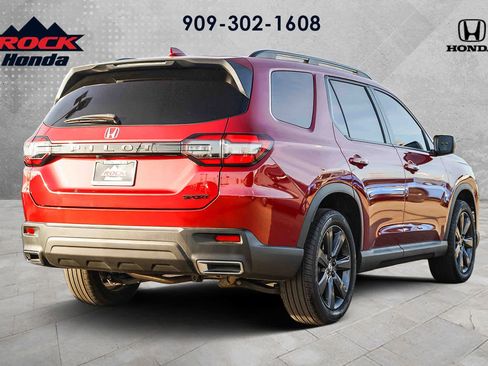Used 2025 Honda Pilot Sport image 5
