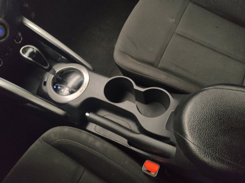 Used 2017 Hyundai Veloster Value Edition FWD image 26