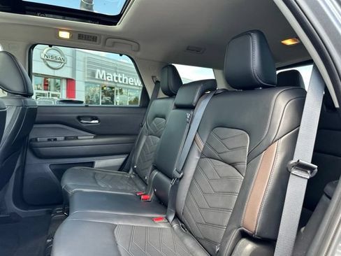 Used 2024 Nissan Pathfinder Platinum w/ Lighting Package (N92) AWD/4WD image 22