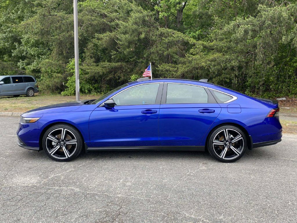 Certified 2025 Honda Accord Sport image 2