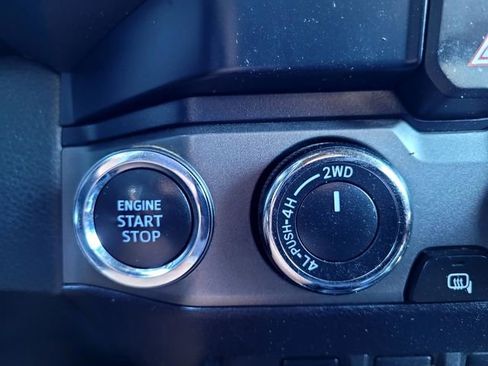 Used 2020 Toyota Tacoma TRD Sport w/ Technology Package image 19