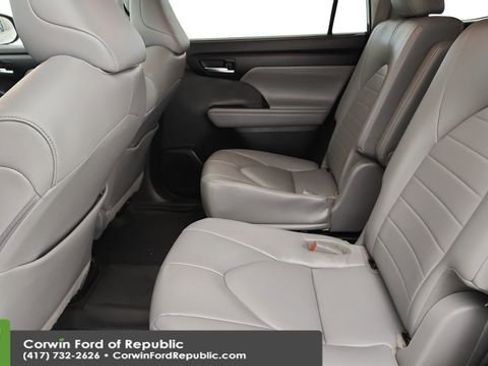Used 2022 Toyota Highlander XLE image 24