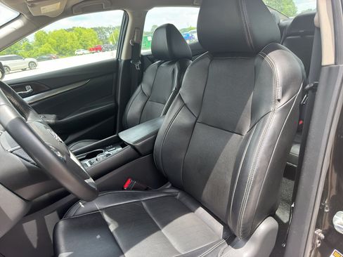 Used 2023 Nissan Maxima SV w/ Floor Mat Group FWD image 10
