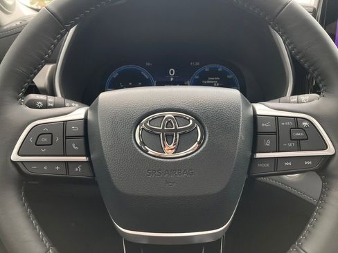 New 2026 Toyota Highlander Limited AWD/4WD image 17