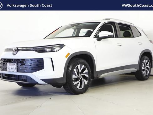 Used 2025 Volkswagen Tiguan S FWD image 1
